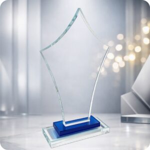 SPEAR GLASS TROPHY 240MM Trophy Guy www.trophyguy.co.za SPEAR GLASS TROPHY 240MM